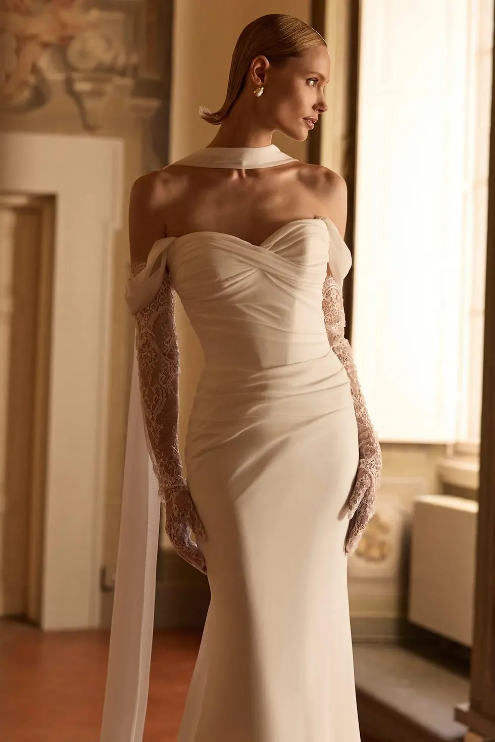 Miniatura: Brautkleid mit Corsage aus Satin