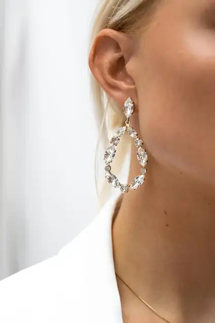Golden earrings from ABRAZI.
