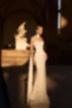 Schlichtes Brautkleid mit Schal