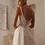 Thumbnail: Brautkleid mit tiefem Rücken