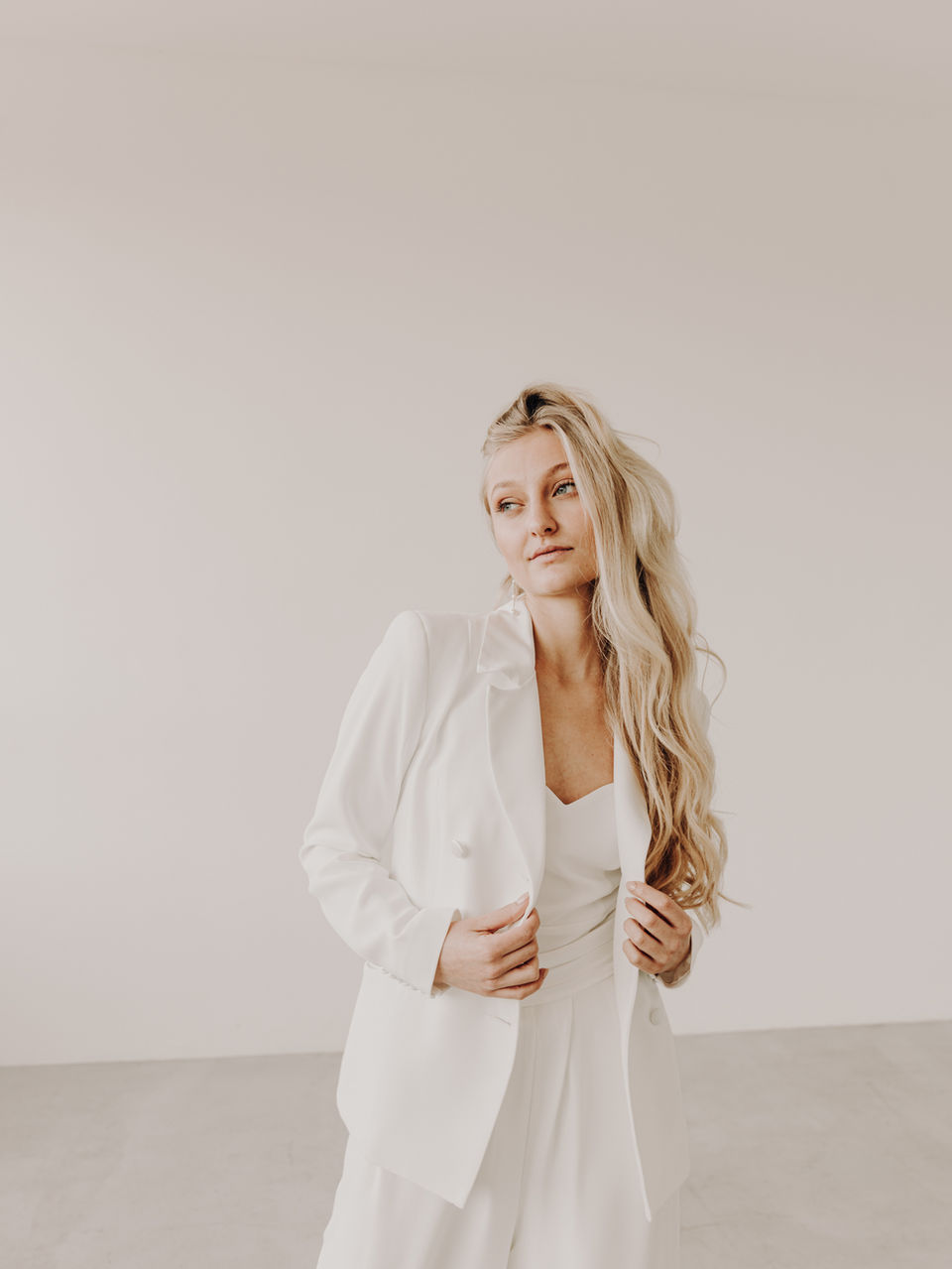 Modern bridal look consisting of blazer and trousers
