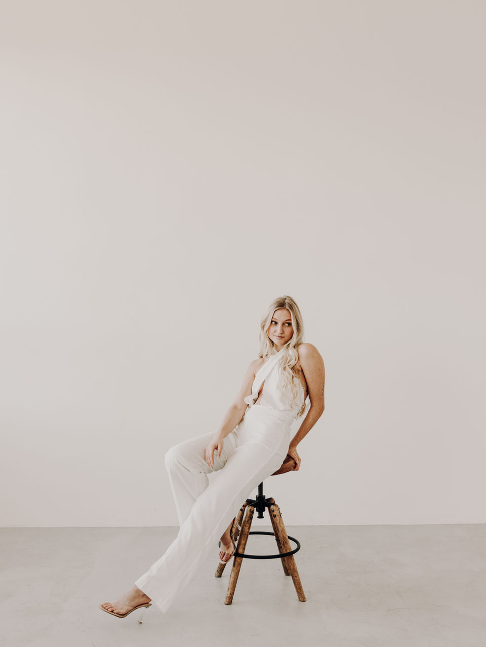 Bridal jumpsuit with halter neck