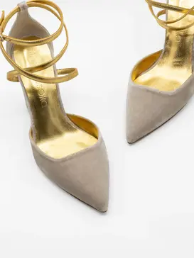 Spitze Schuhe zum Schnüren