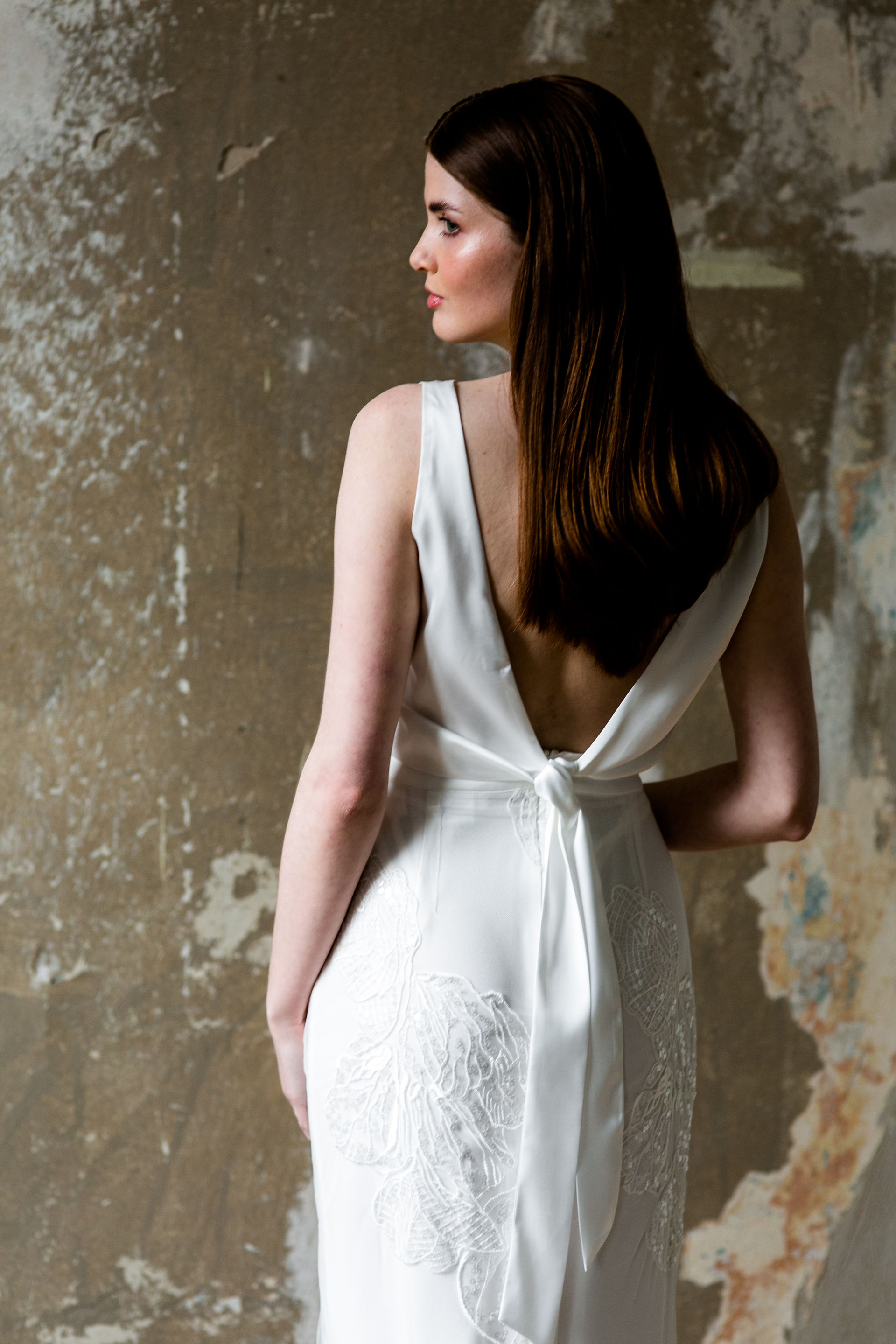 elegantes Brauttop mit tiefem Ausschnitt bei BLUSH & BLEU