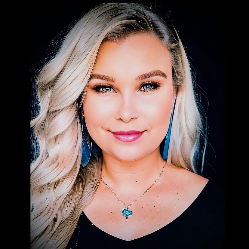 Ashlynn Headshot 1.jpg