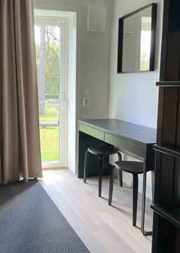 Bedroom with bunk beds in lake-front building accommodating six guests per room