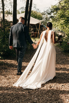 Brautpaar nach freier Trauung – emotionale Hochzeitsmomente