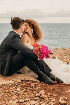 Brautpaar in mediterraner Landschaft – Destination Wedding Mallorca