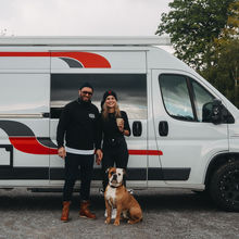 Hochzeitsfotografin Nadine mit Mann und Hund