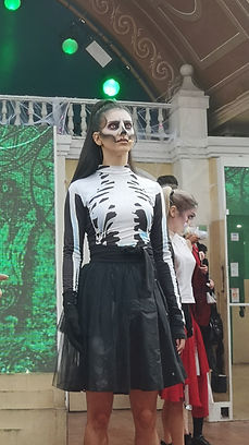 Totenkopf Make-up für Show im Europa-Park