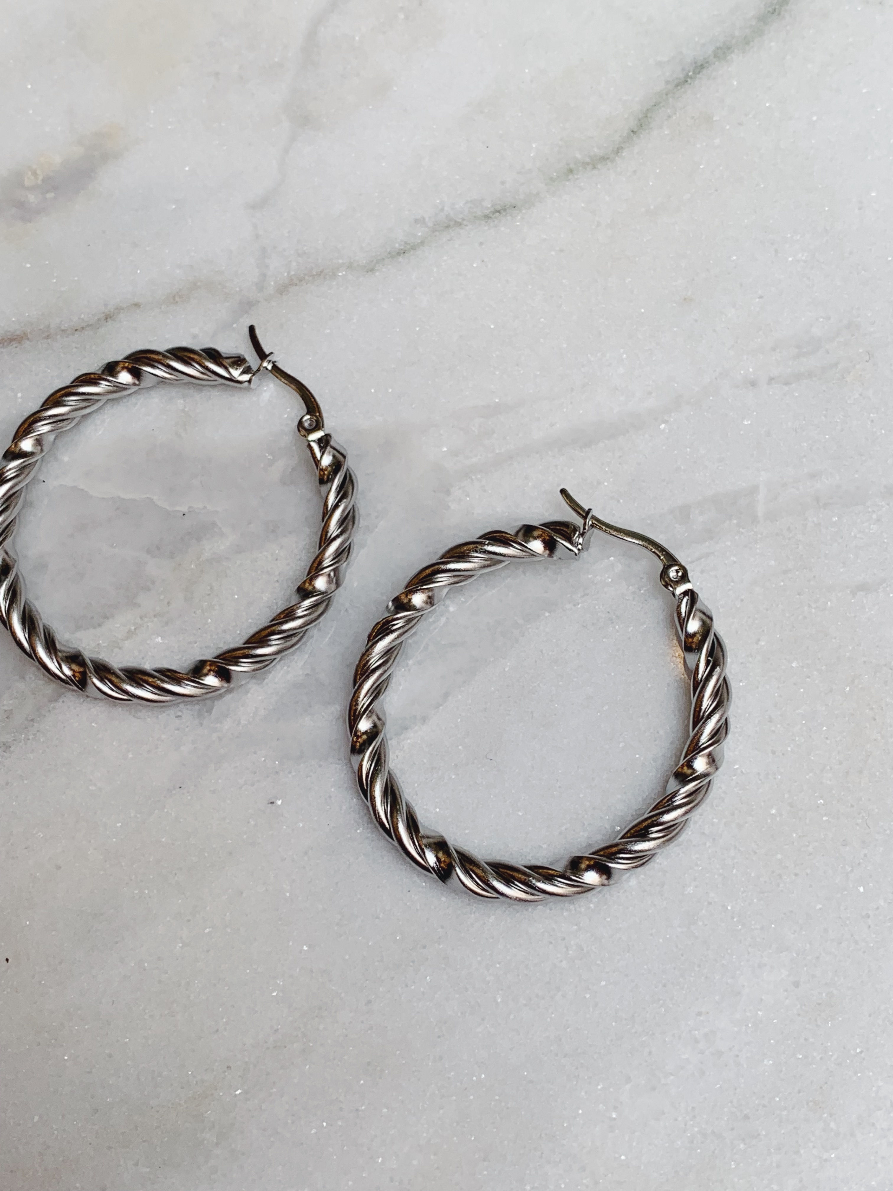 BIG TWISTY HOOPS SILVER