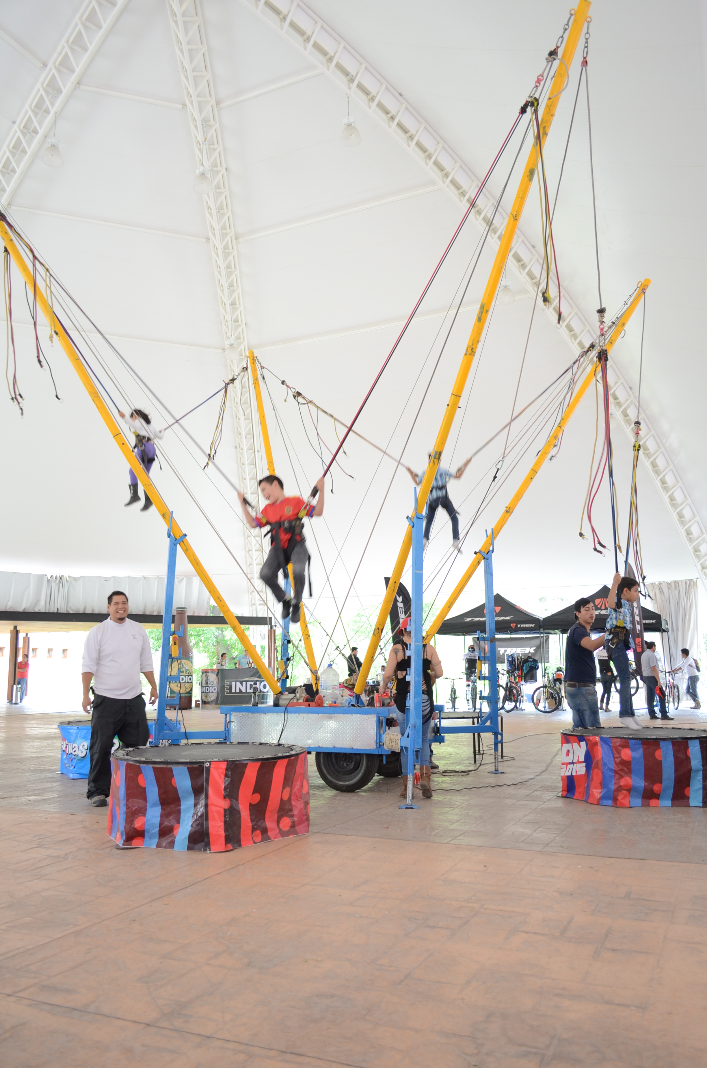 EUROBUNGEE 4 PLAZAS.