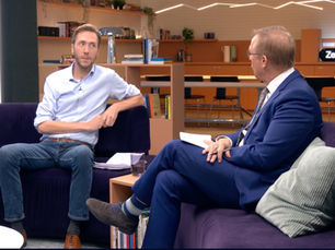 Foto tijdens interview in De Zevende Dag bij VRT