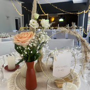 Centre table mariage set macramé soliflore peint terracotta cercle doré support menu bougie sur soucoupe terracotta Château du Lattay Andouillé Mayenne