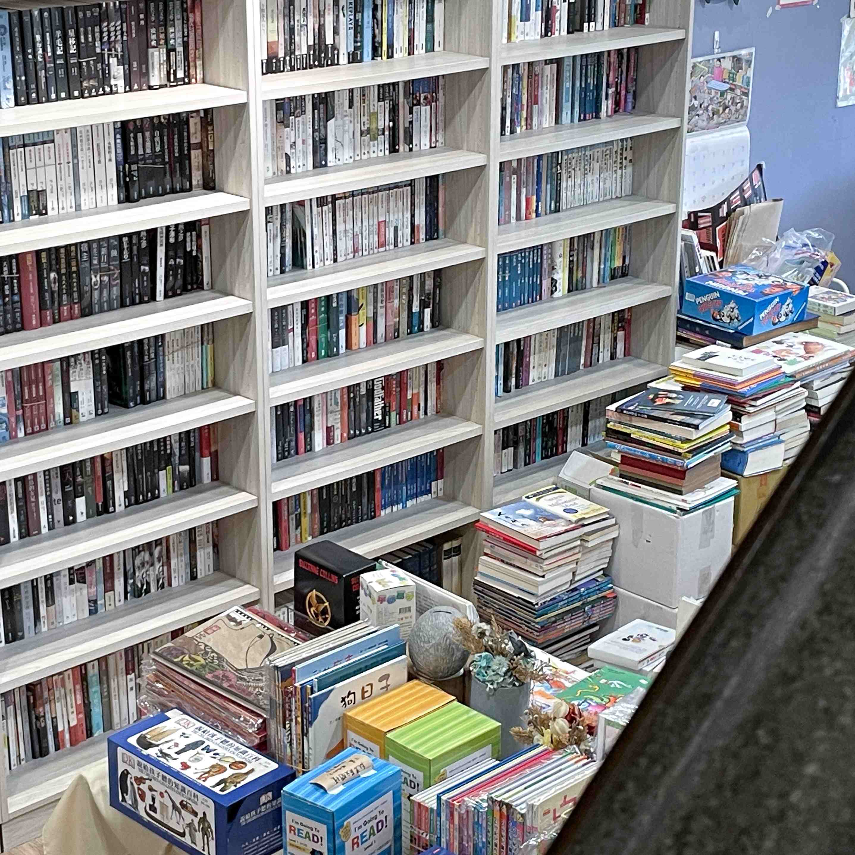 刺蝟書店內部分為上下兩層的建築結構