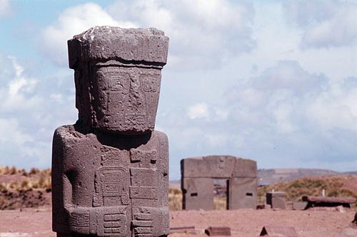 Stela 8 with Gateway of the Sun in background, Kalasasaya temple, Tiahuanaco (Tiwanaku)