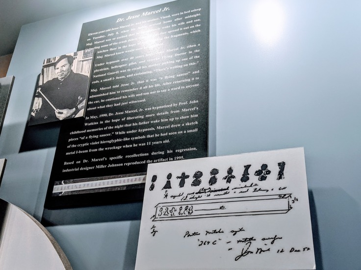 Hieroglyphs on Roswell Crash debris