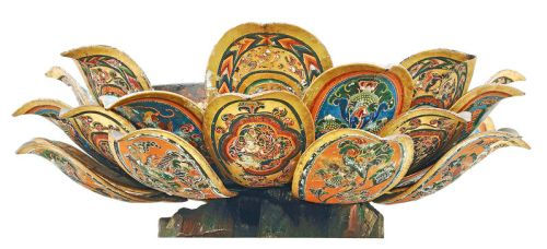“Urushi Kinpaku E no Ban” (56 centimeters in diameter, 17 centimeters high)