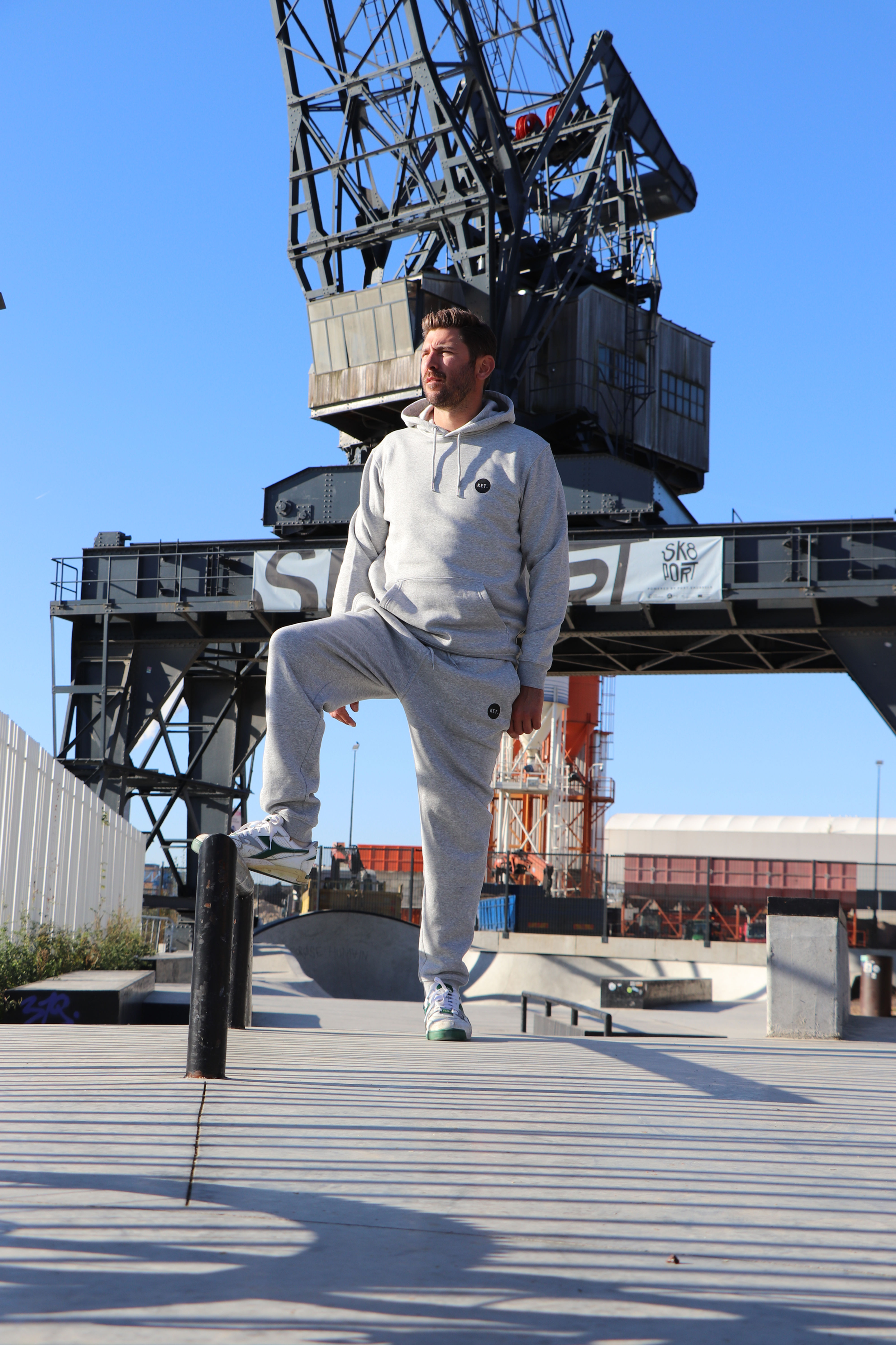 KET. BOX LOGO TRACKPANTS