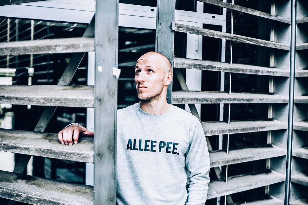 ALLEE PEE.