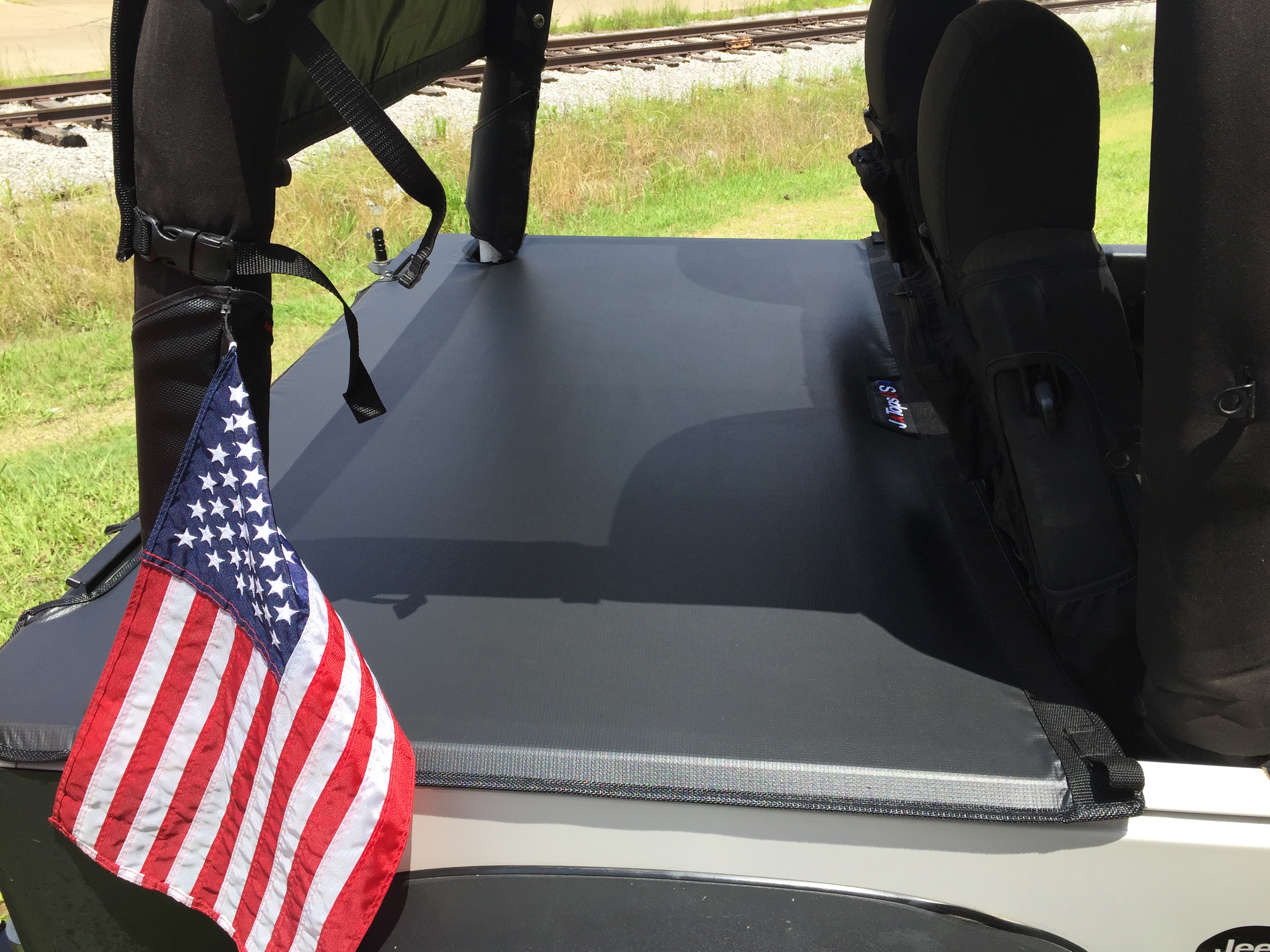 JTopsUSA Jeep Wrangler Tonneau Cover
