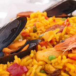 Paella royale au poulet et gambas