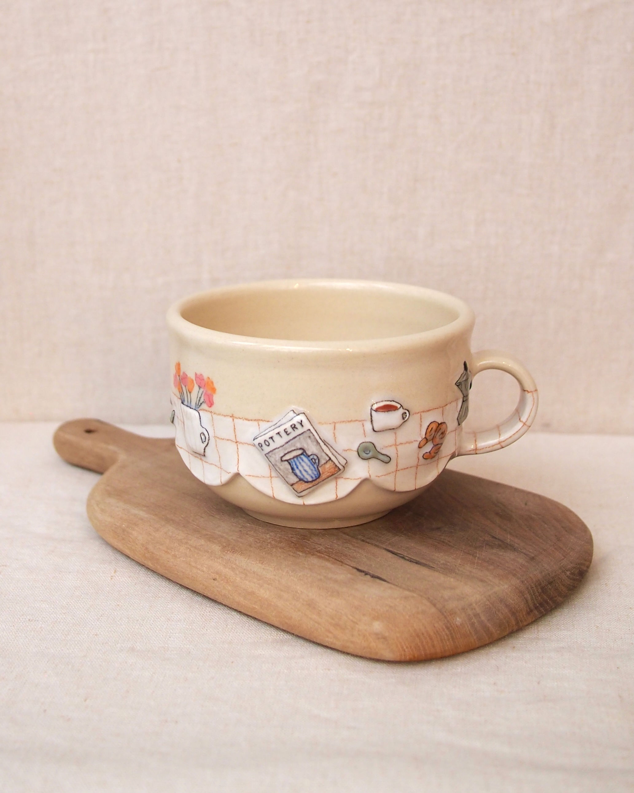 Breakfast cup with scalloped edge "pottery"