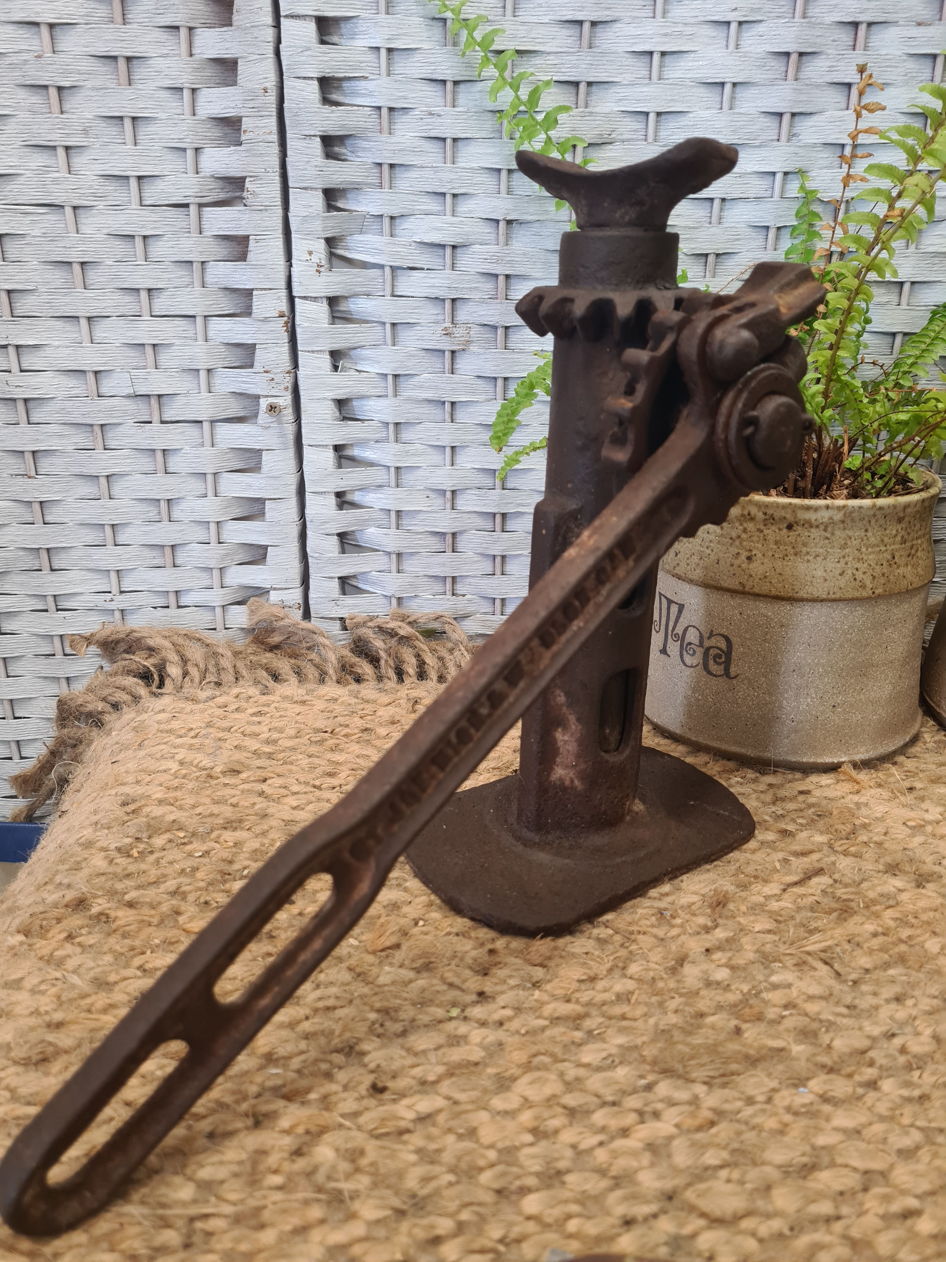 St. JOE. MICH. & WINDSOR CAN VINTAGE CAR SCREW BOTTLE JACK Tool