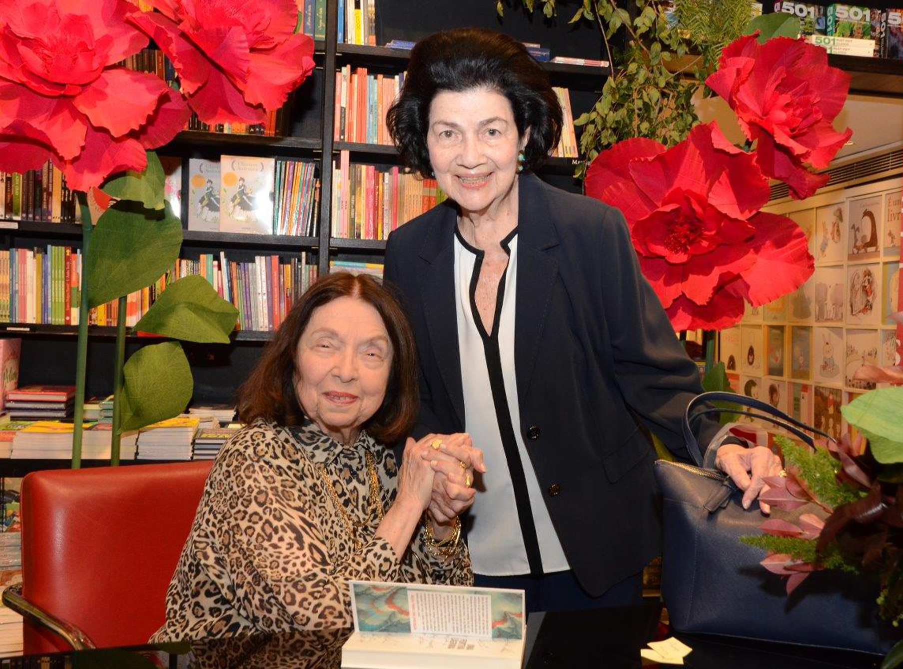 NÉLIDA PIÑON LANÇOU LIVRO