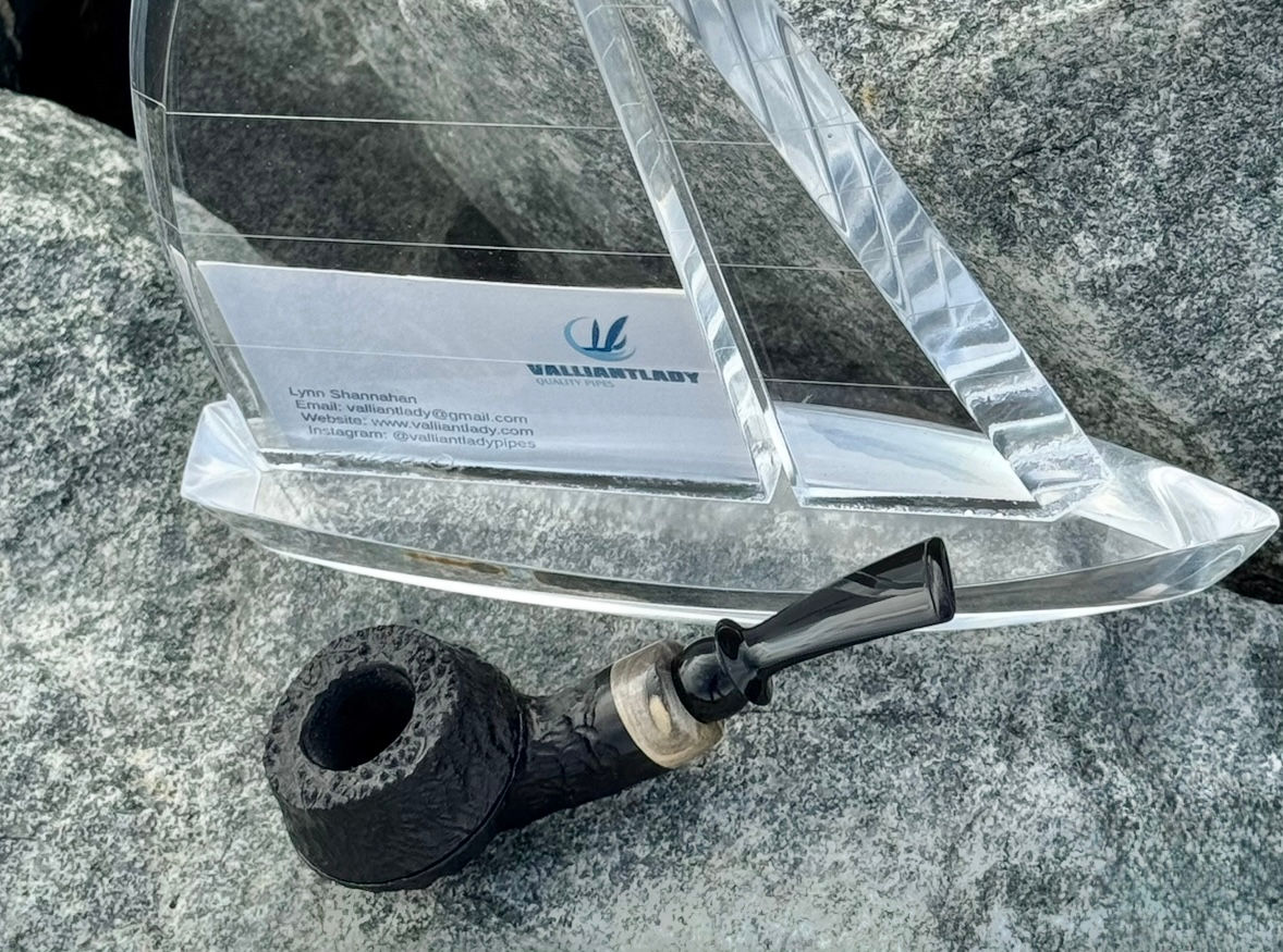 Kalmar: Rhodesian with Black Burl wood 