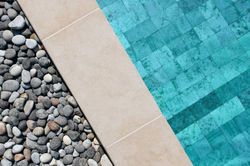 margelle-piscine-pierre-de-taza-beige-semi-mat