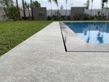 Pierre de Taza Grise naturelle du Maroc pour piscines, plages et margelles haut de gamme