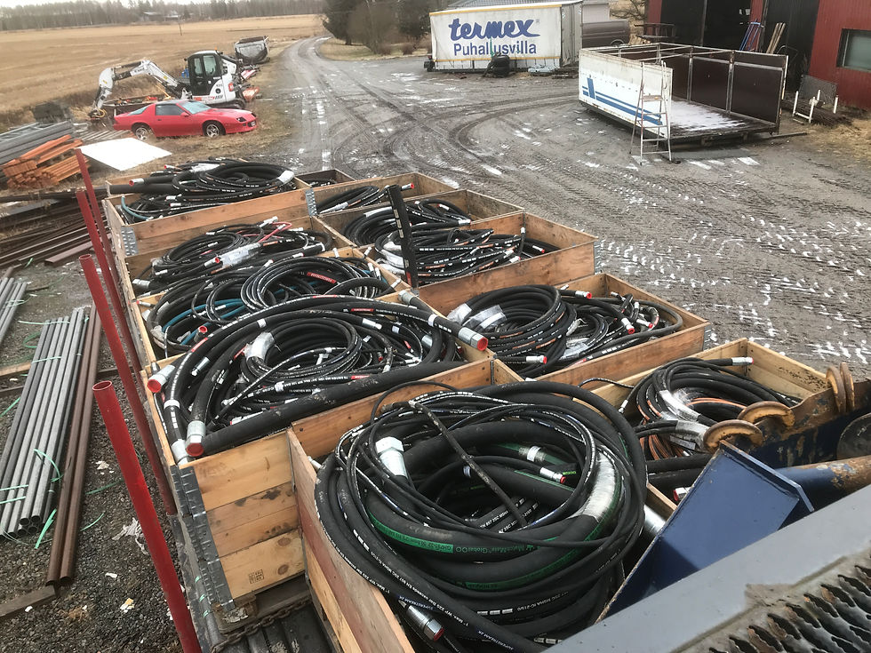 Hydrauliletkuja eri kokoja / pituuksia