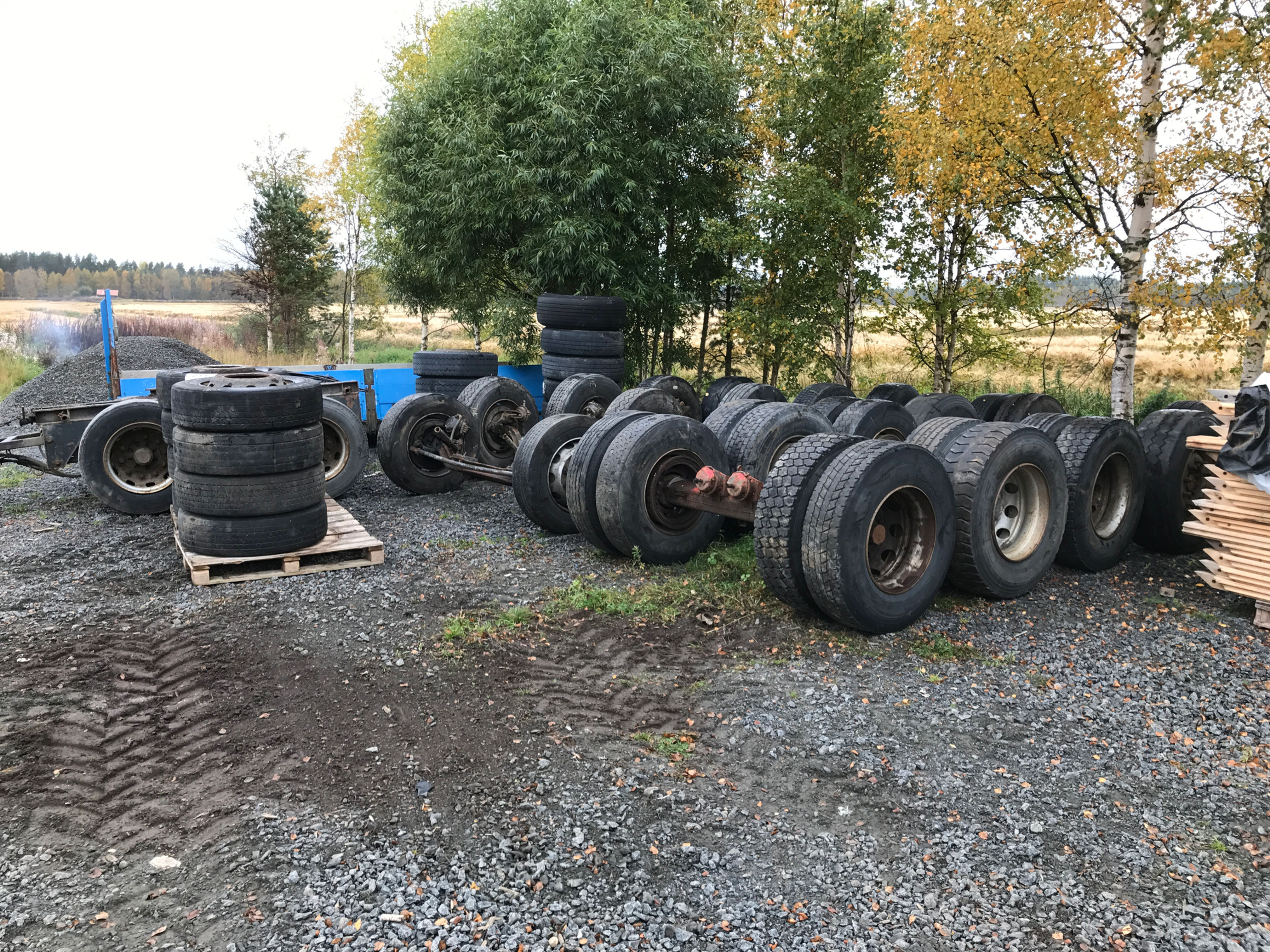 Perävaunu / kuorma-auto akseleita