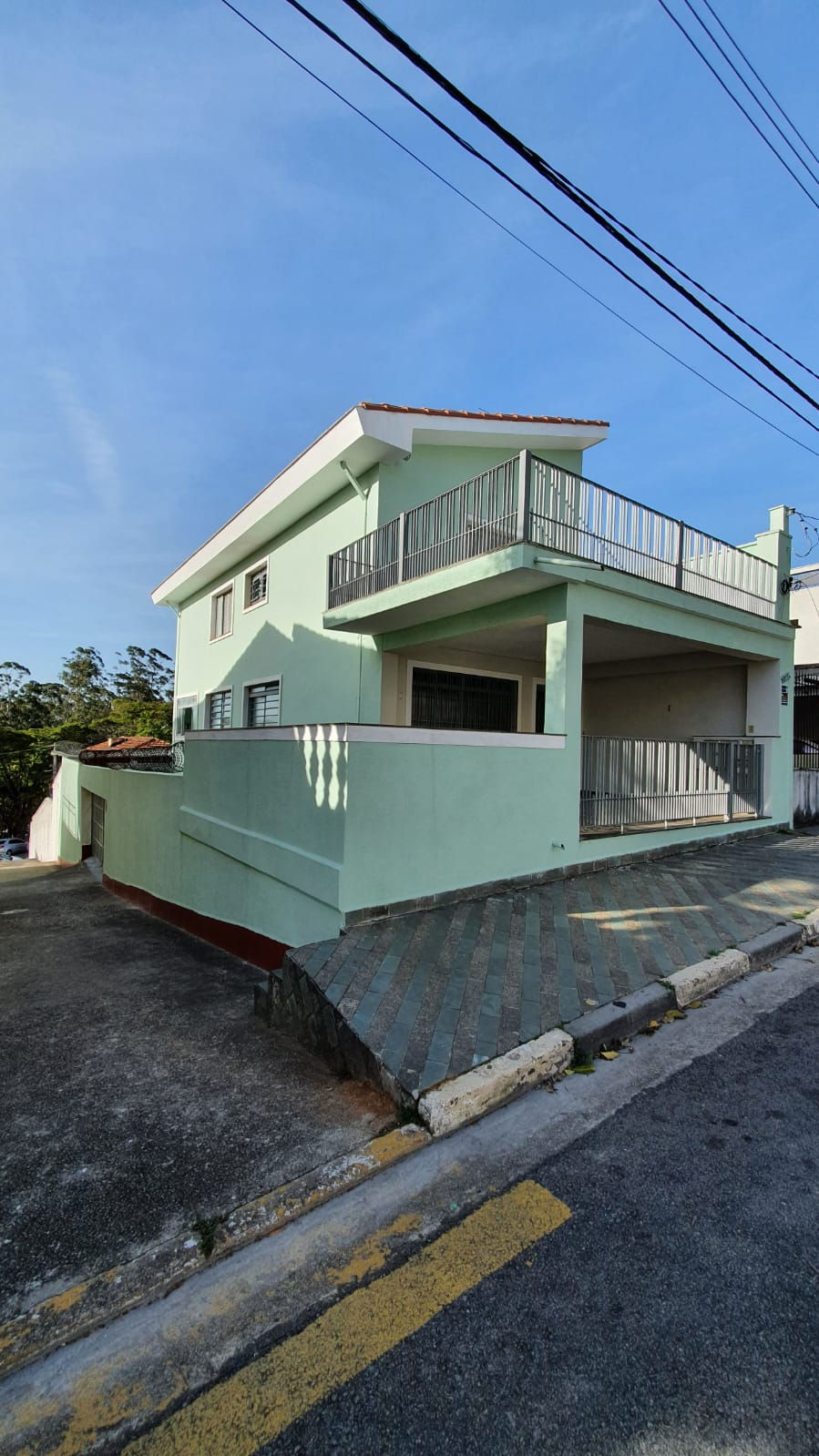 Casa de esquina com ótima localização