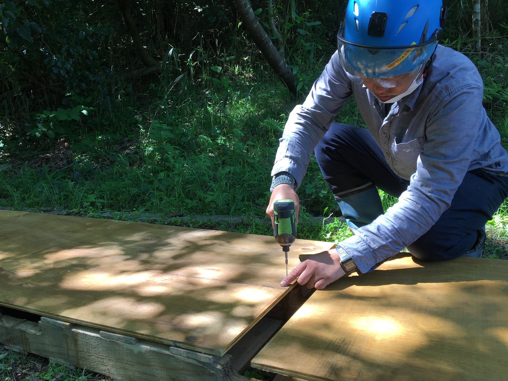 Horizontal parts → acrylic board + plywood