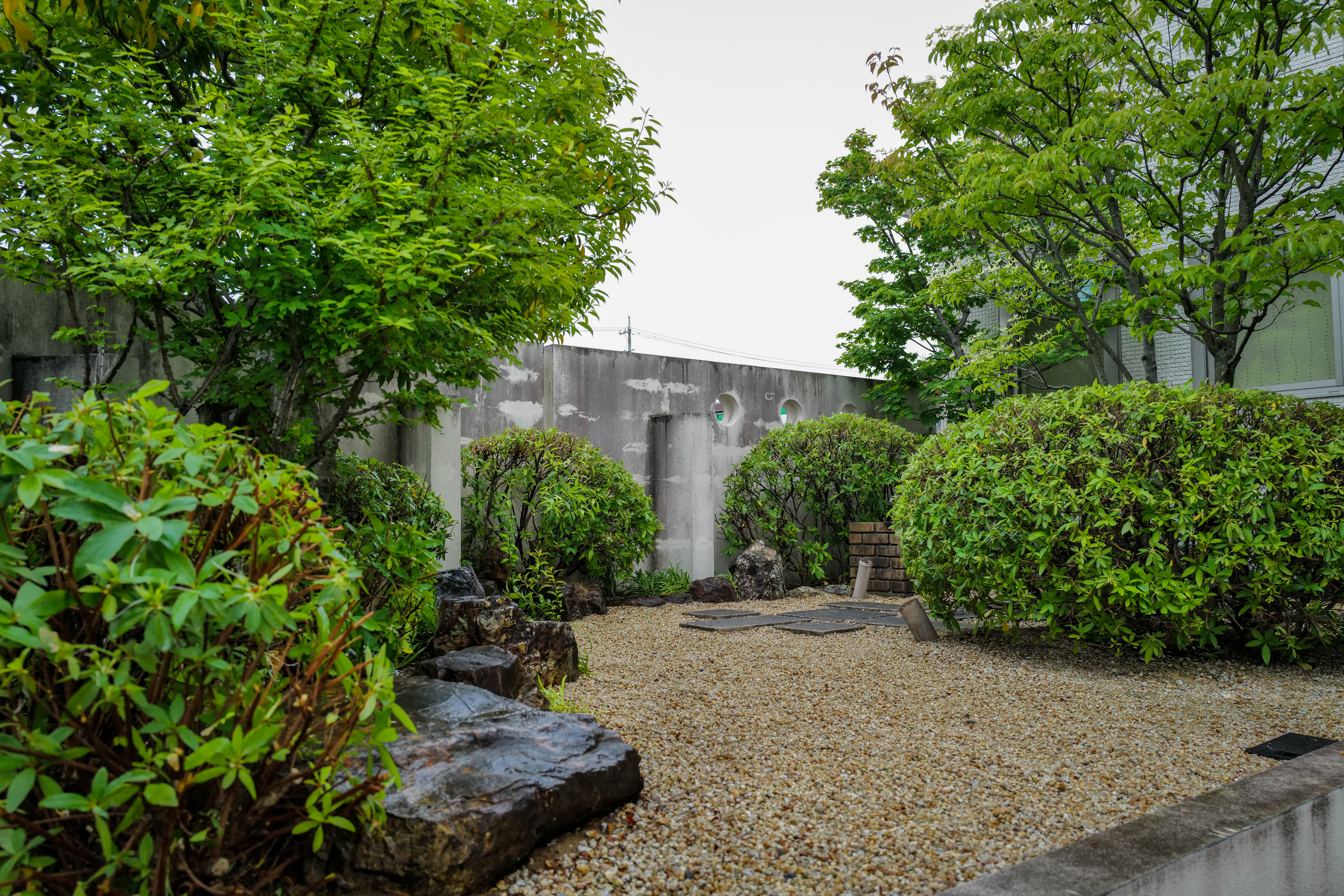 Finished garden at Okinaka Clinic after azalea pruning and early summer maintenance