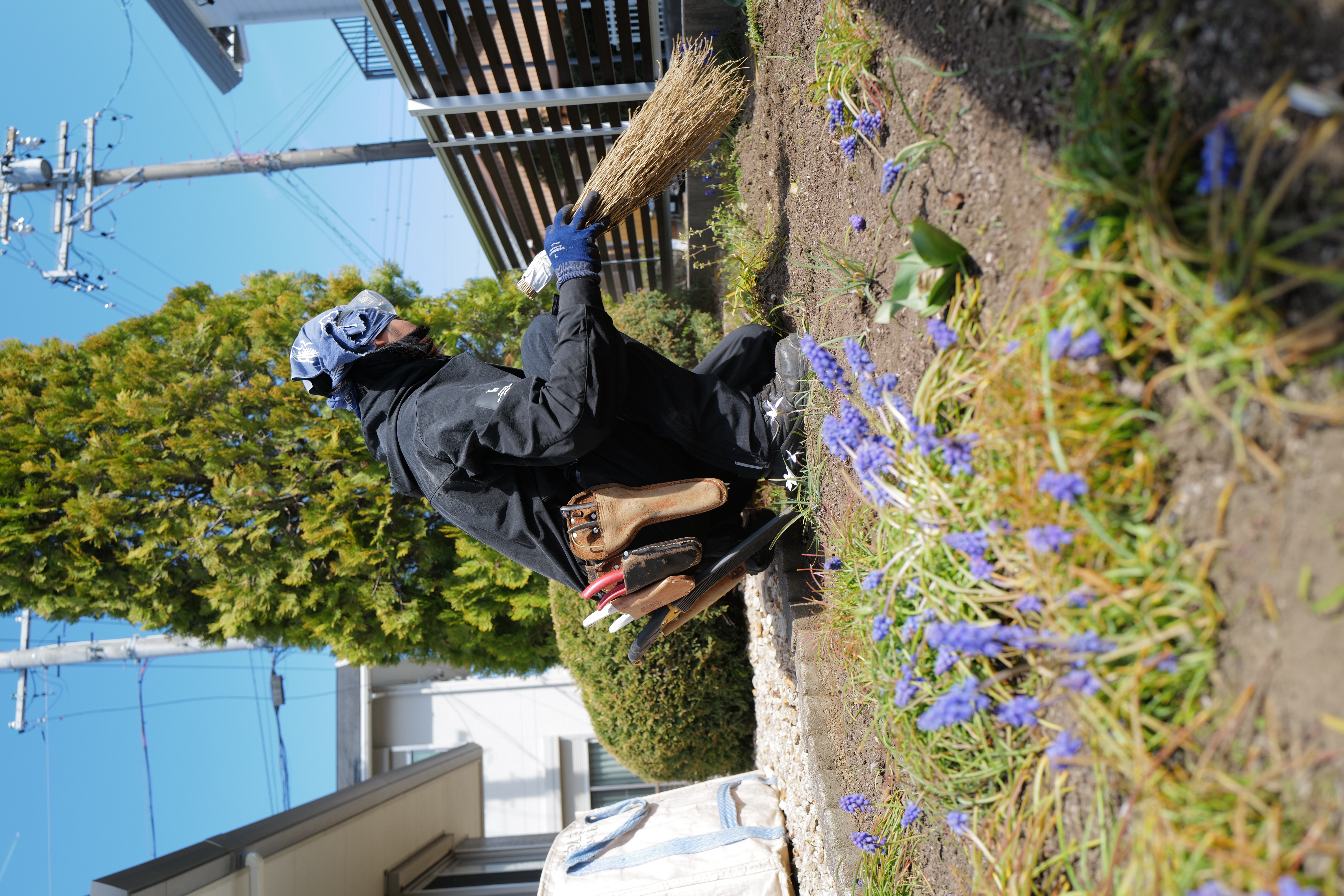 鈴鹿市にて、春のお庭手入れ｜芝の管理と花壇の除草