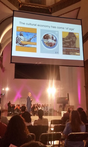 Professor Andy C. Pratt speaking at the 2016 Poder Hacer Conference