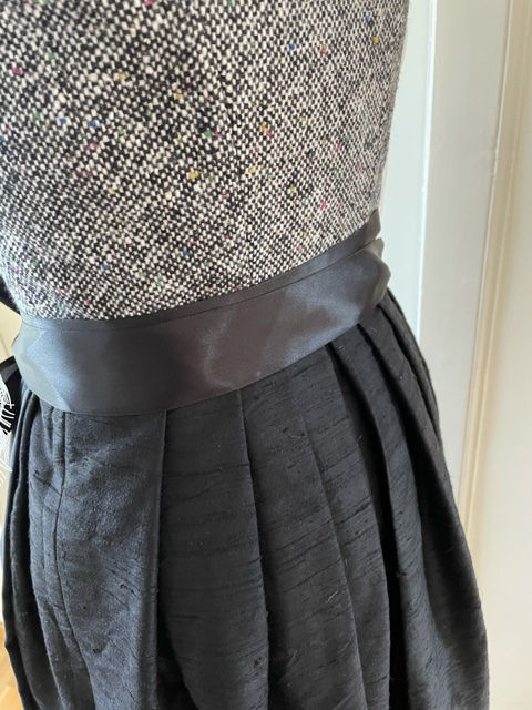 Miniaturbild: Dirndl :: Tweed trifft Seide