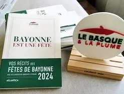 Stand d'exposition du livre lauréat Bayonne est une fête
