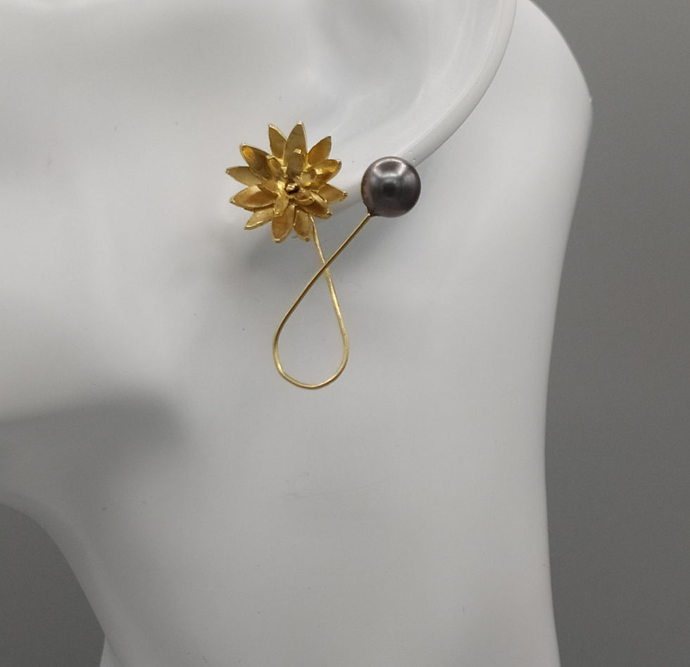 Thumbnail: Flower earrings, gray cultured pearls, vermeil
