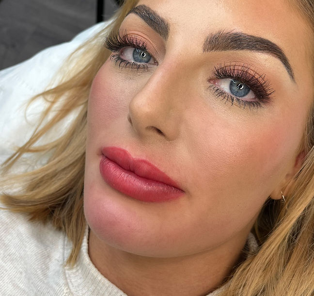 Facetune_16-01-2023-15-52-16_edited.jpg