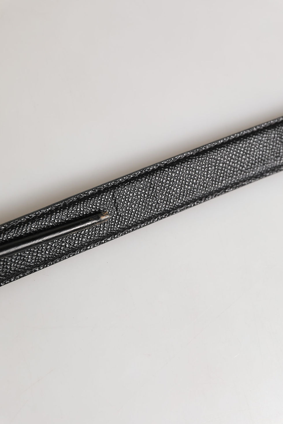 Thumbnail: Men Black Calf Leather Logo Metal Buckle Belt