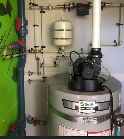 power vented gas hot watertank with recirculation system and pump