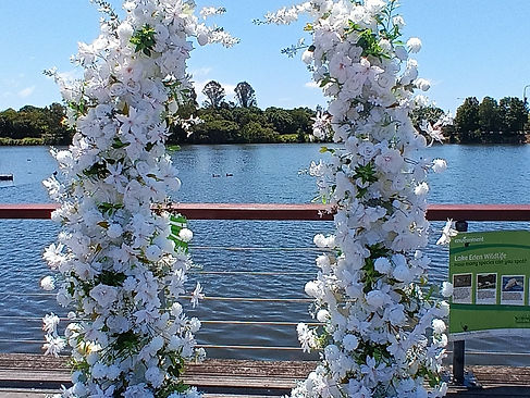 White Floral 
Arches 

2.1m high

$250