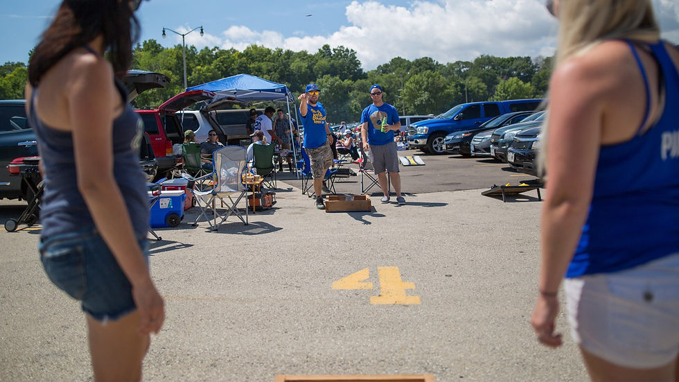 VM-MillerPark-Brewers-Tailgating-Cornhol