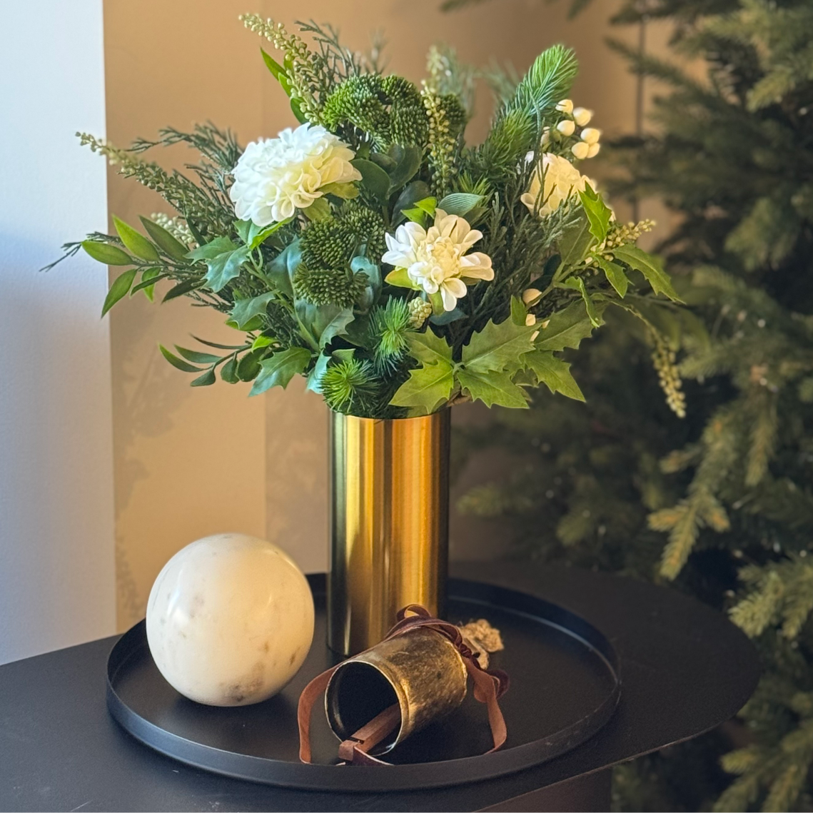 'A WHITE CHRISTMAS' VASE ARRANGEMENT