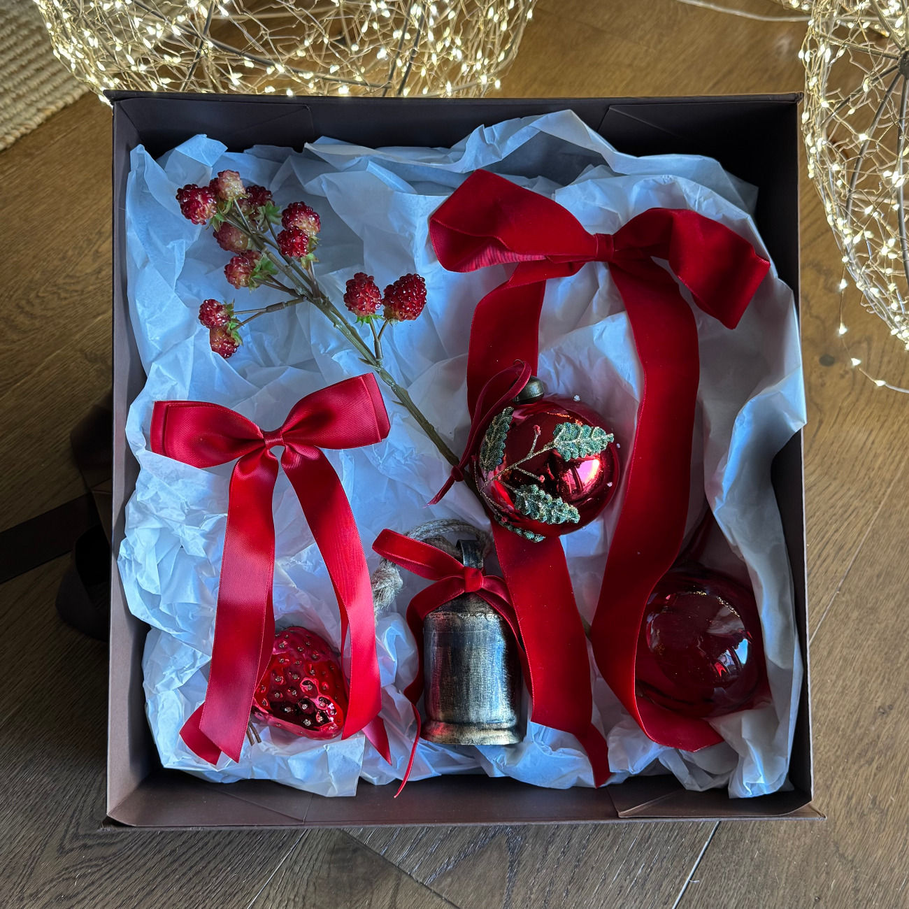 'JINGLE BELLS' CHRISTMAS TREE DECORATING KIT (32 PIECES)