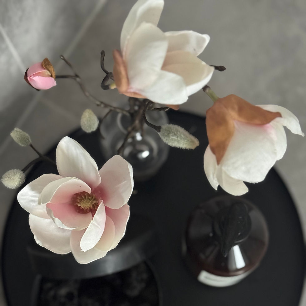 Thumbnail: 'MAGNOLIA CREAM' BUD VASE